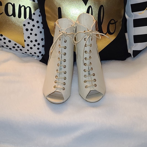 Zipper-tie up Bootie - Picture 3 of 3